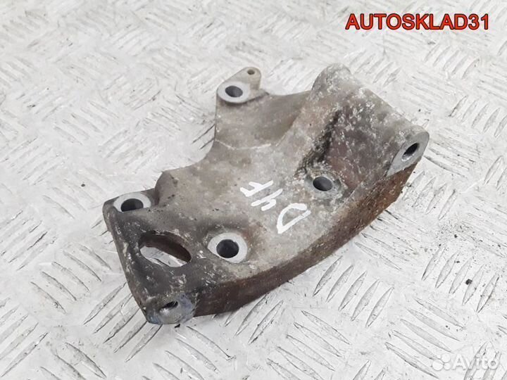 Кронштейн генератора Renault Sandero 7700864288