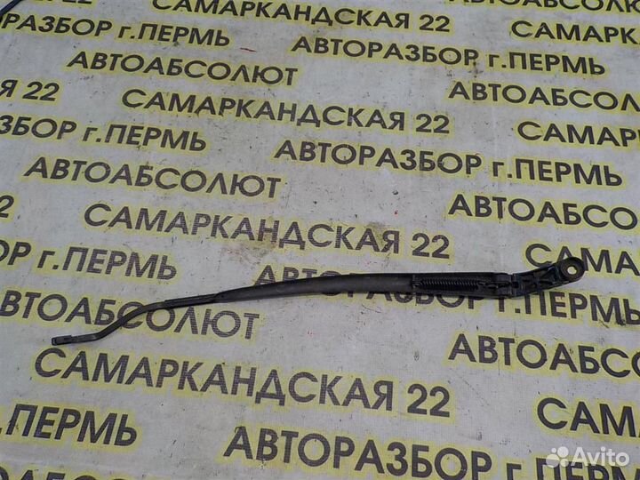 Поводок стеклоочистителя передний правый Toyota R