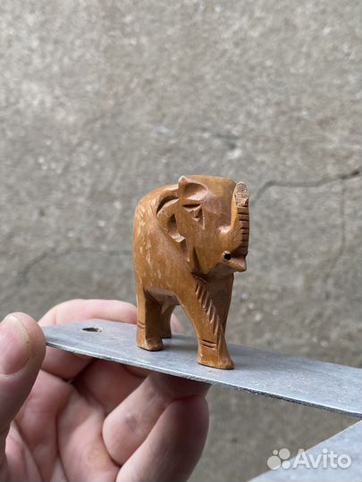 Слон деревянный статуэтка