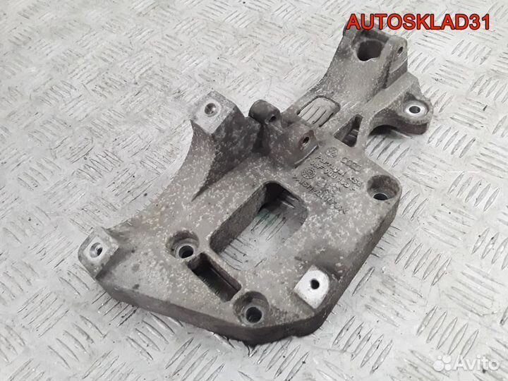 Кронштейн генератора VW Passat B6 BLR 06F903143F