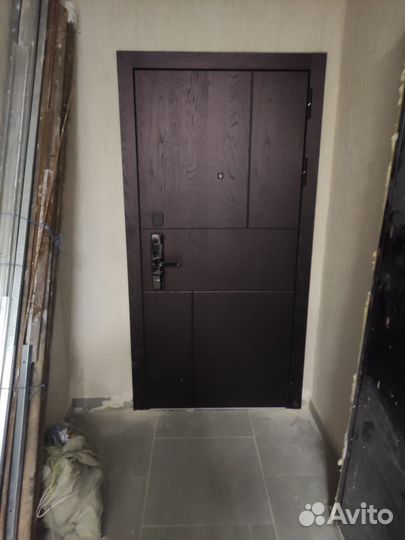 Дверь входная с биометрическим замком
