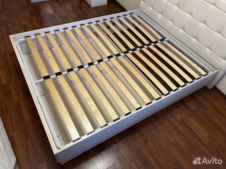 Кровать с подъемным механизмом, матрасом и 2 прикр