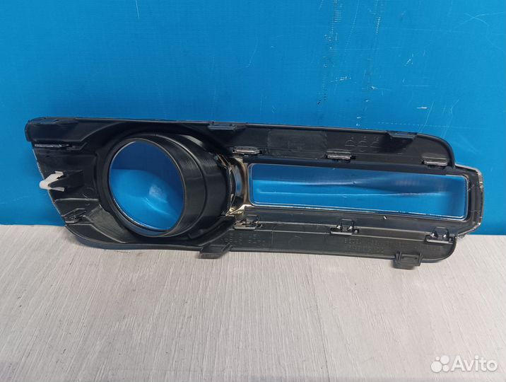 Окантовка птф левая Mitsubishi Pajero 4 2006