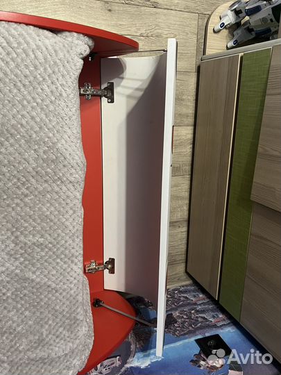 Детская кровать-машинка