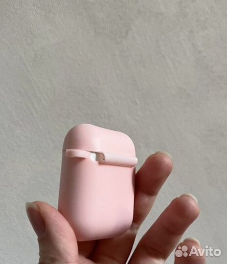 Новые чехлы для наушников AirPods 2 Apple