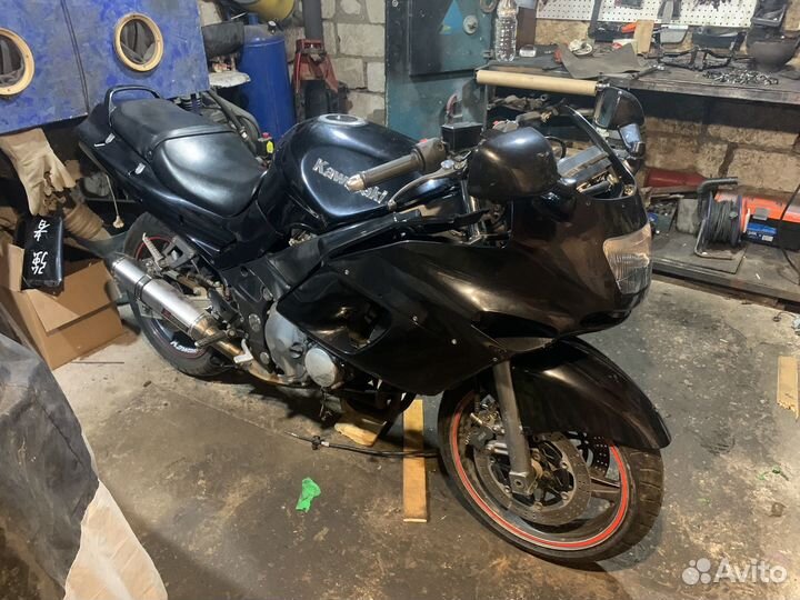В разборе Kawasaki zzr 400 2