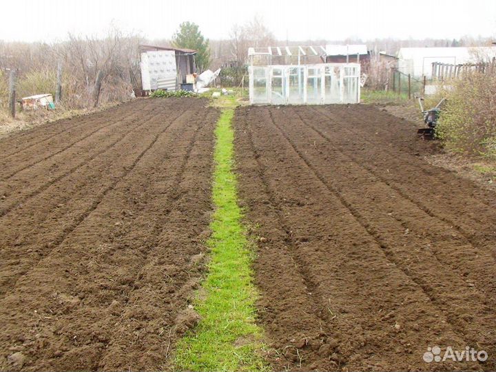 Вспашка земли мотоблоком