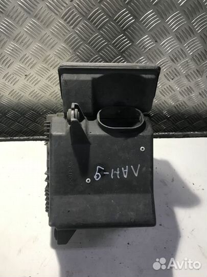 Корпус воздушного фильтра Mitsubishi Lancer 9