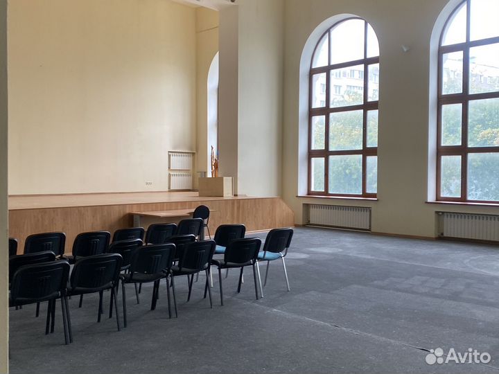 Аренда зала со сценой для мероприятий