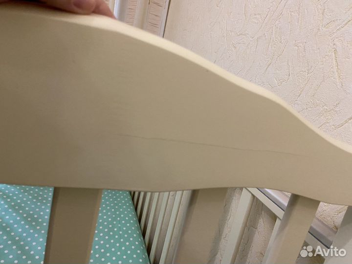 Детская кроватка с универсальным маятником