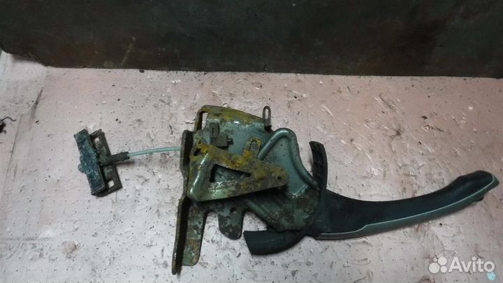 Рычаг стояночного тормоза Toyota Auris (E150) 200