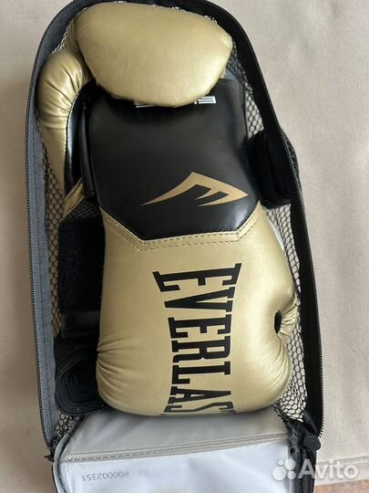 Боксерские перчатки