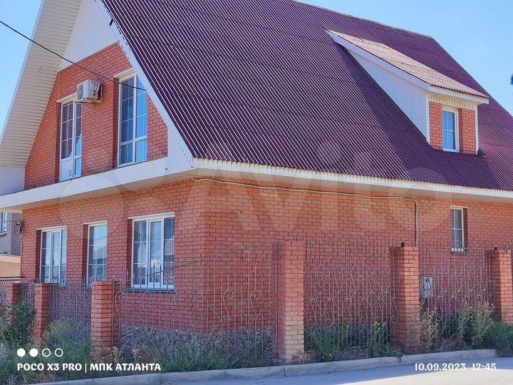 Дом 183,2 м² на участке 6,1 сот.