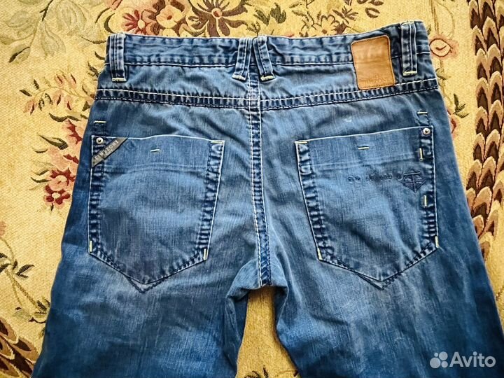 Джинсы Levis рваные,W32-48 размер