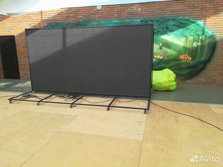 Светодиодный экран / Видеопилон / Рекламный экран