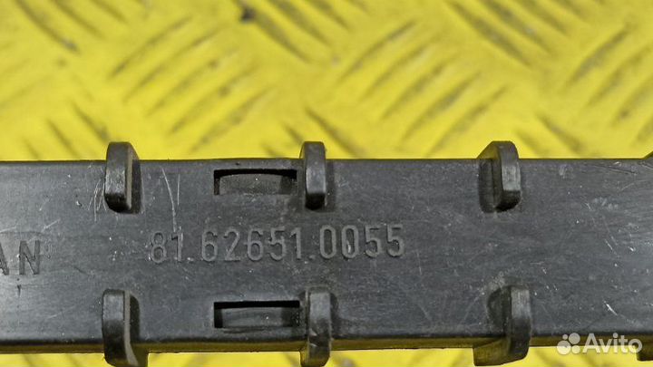 Направляющая стекла двери левая Man Tgl