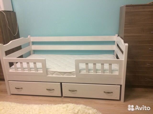 Детская кровать из массива