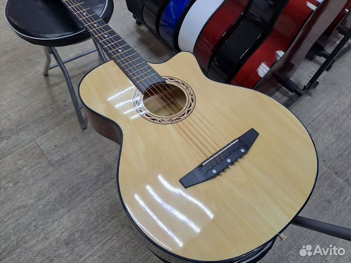 Гитара акустическая с металлическими струнами