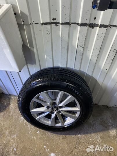 Колеса Toyota Camry R16 (на резине Pirelli P7)