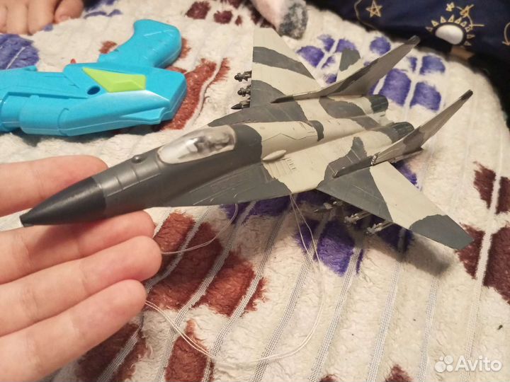 Игрушка самолётик