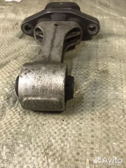 Задняя опора подушка кпп Kia ceed JD