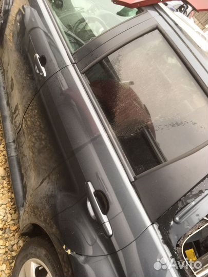 Задняя левая дверь Toyota IST