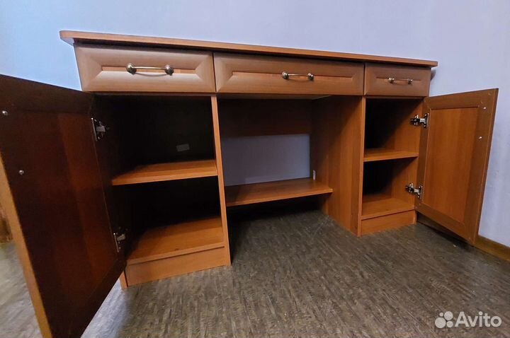 Письменный стол