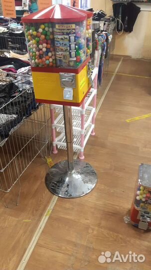 Торговый автоматы игрушки, жвачки