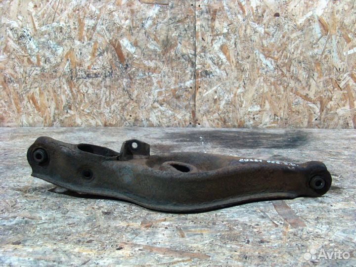 Peugeot 4007 Рычаг задний нижний левый