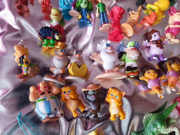 Очень много Киндер игрушек