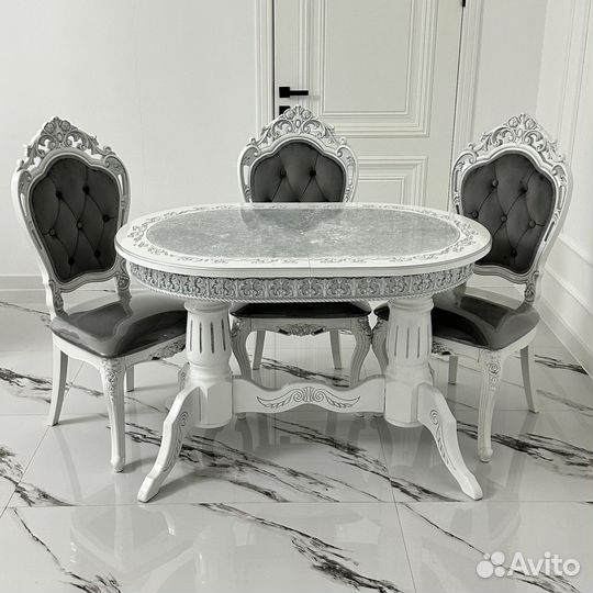 Стол и стулья