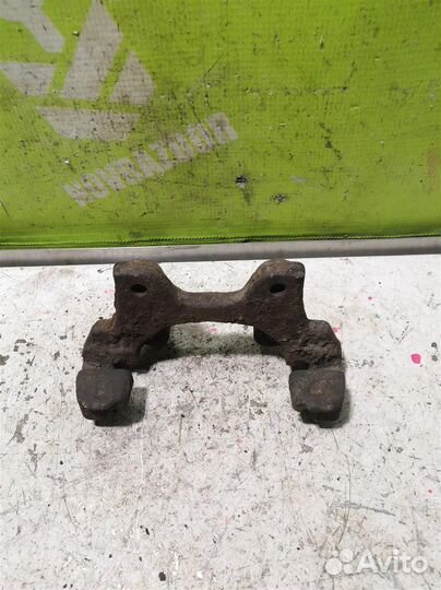 Скоба суппорта заднего бмв Е32