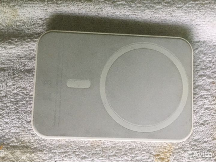 Повербанк apple