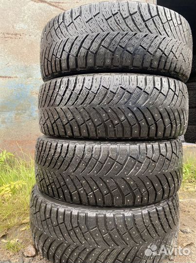 Michelin X-Ice North 4 215/55 R17