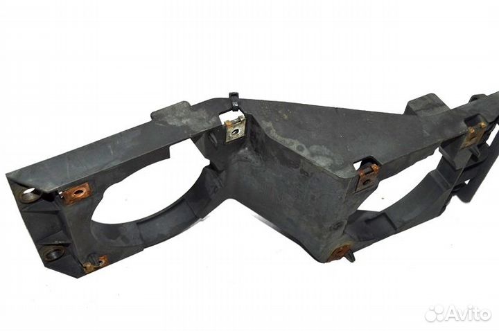 Рамка противотуманной фары, левая scania R-Series