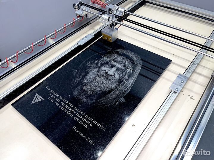 Гравировальный лазерно-ударный станок по камню