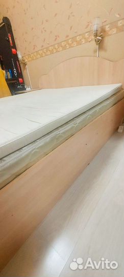 Кровать двухспальная с матрасом бу 160200