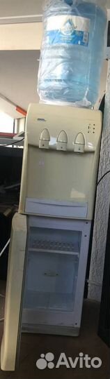 Кулер со шкафчик-холодильнк
