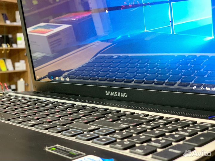 Ноутбук Samsung NP300