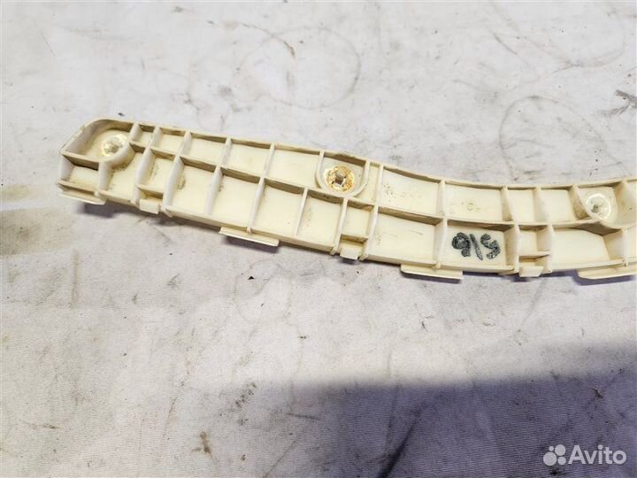 Крепление бампера заднее Mitsubishi Pajero 4 6G75