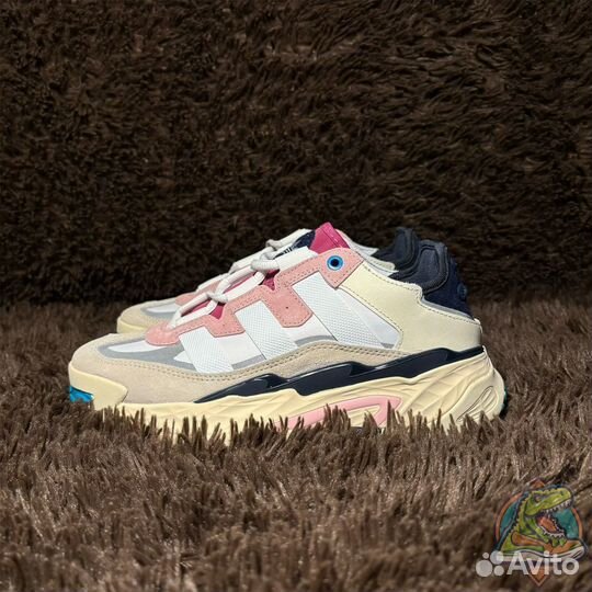 Кроссовки женские Adidas Niteball