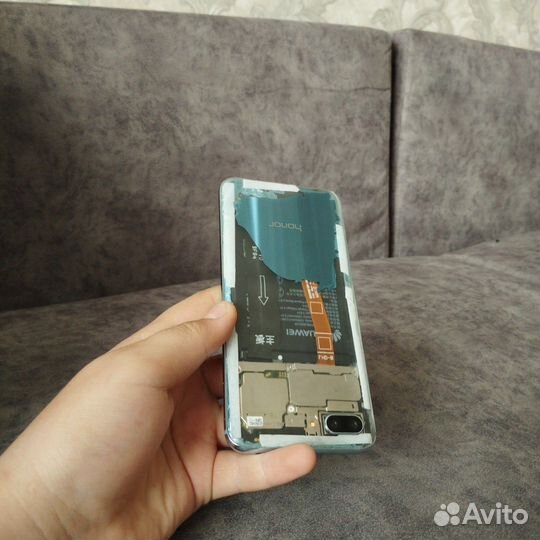 HONOR 10, 4/64 ГБ
