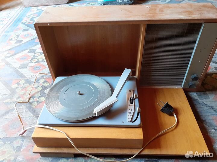 Виниловый проигрыватель