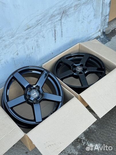 Диски R16 5x100 Vossen CV3 Черный глянец