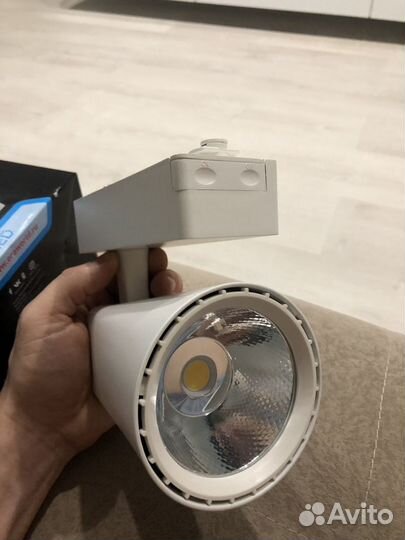 Трековый светильник Новый