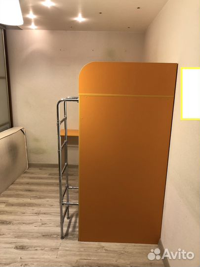 Кровать чердак со столом и шкафом