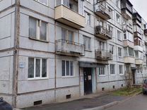 стена на улице. укладка балкона кирпичом. окно заложенное кирпичом. дом окон. проем в стене.