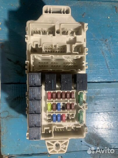 Блок предохранителей Mitsubishi Lancer 9 1.6