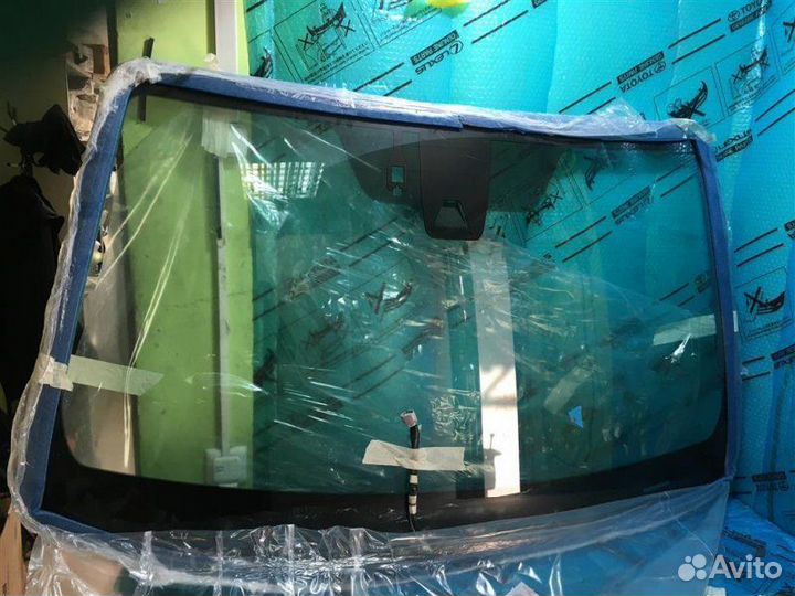 Стекло лобовое (ветровое) Toyota Highlander Iii