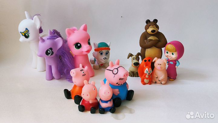 Кроватка для кукол, синтезатор/пианино, игрушки